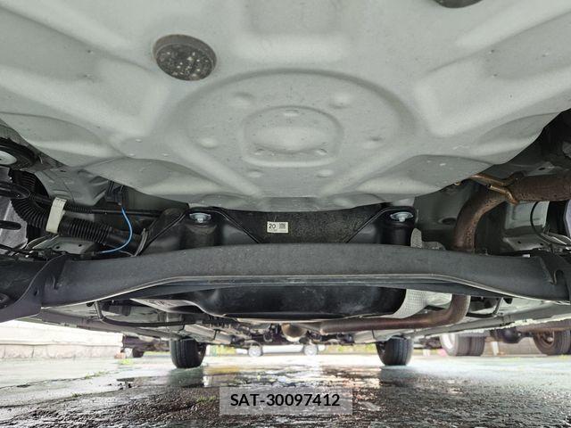 Toyota YARIS 2021-04 6615936-26