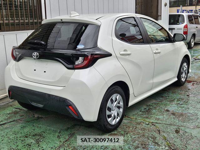 Toyota YARIS 2021-04 6615936-2