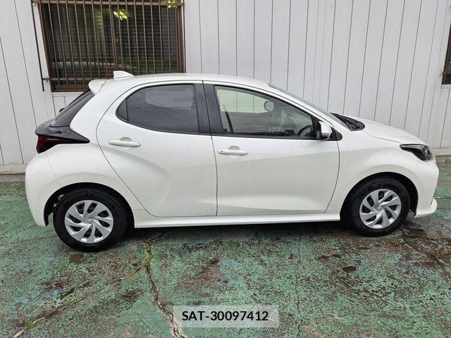 Toyota YARIS 2021-04 6615936-4