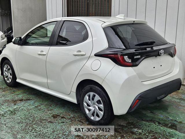 Toyota YARIS 2021-04 6615936-6