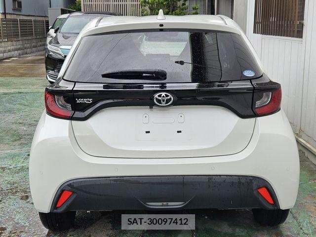 Toyota YARIS 2021-04 6615936-8