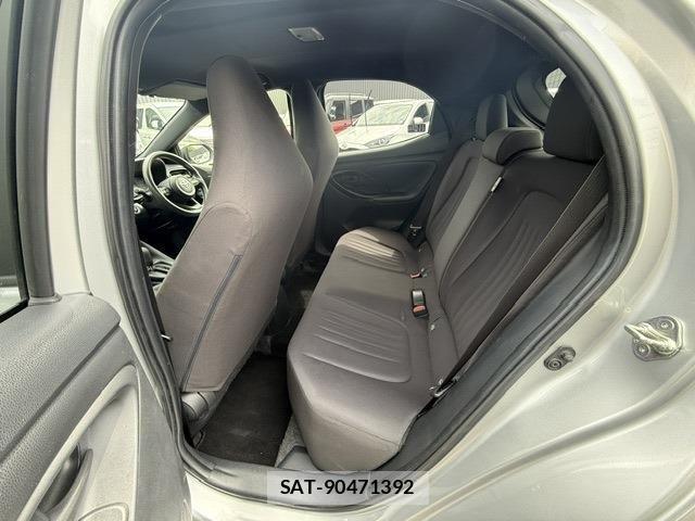 Toyota YARIS 2023-04 6674275-10