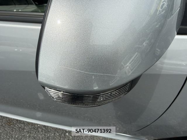Toyota YARIS 2023-04 6674275-24