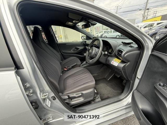 Toyota YARIS 2023-04 6674275-7