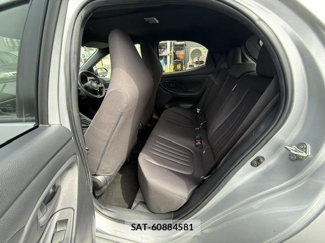 Toyota YARIS 2023-04 6674276-9