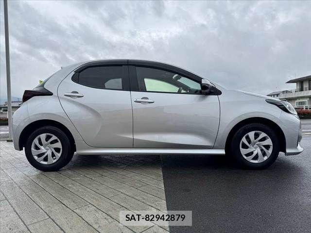 Toyota YARIS 2021-04 6678916-11