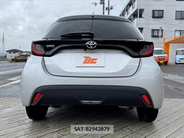 Toyota YARIS 2021-04 6678916-13