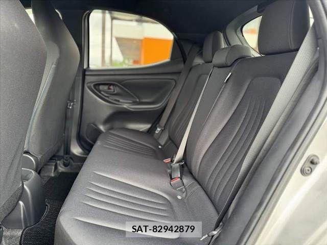 Toyota YARIS 2021-04 6678916-17