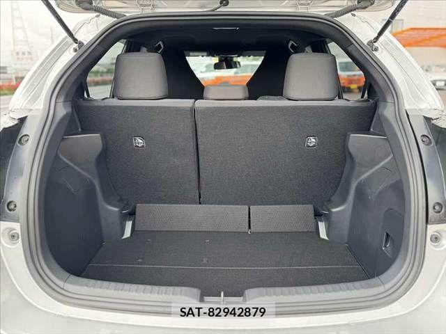 Toyota YARIS 2021-04 6678916-19