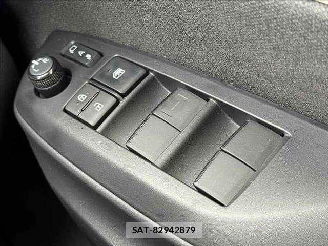 Toyota YARIS 2021-04 6678916-22