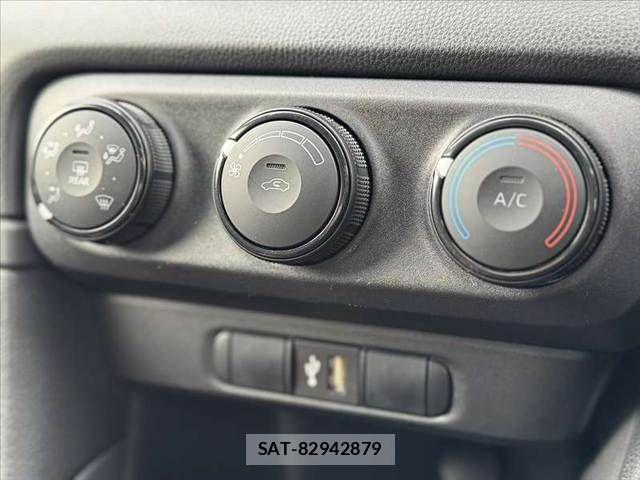 Toyota YARIS 2021-04 6678916-23