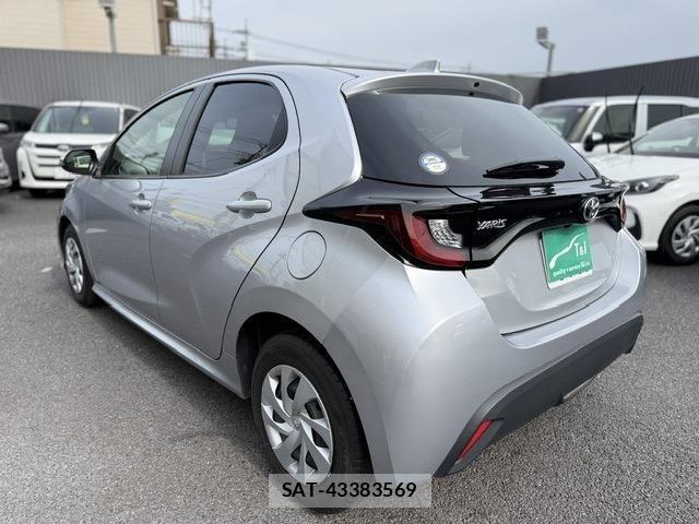 Toyota YARIS 2023-04 6678913-11
