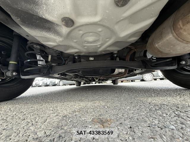 Toyota YARIS 2023-04 6678913-25