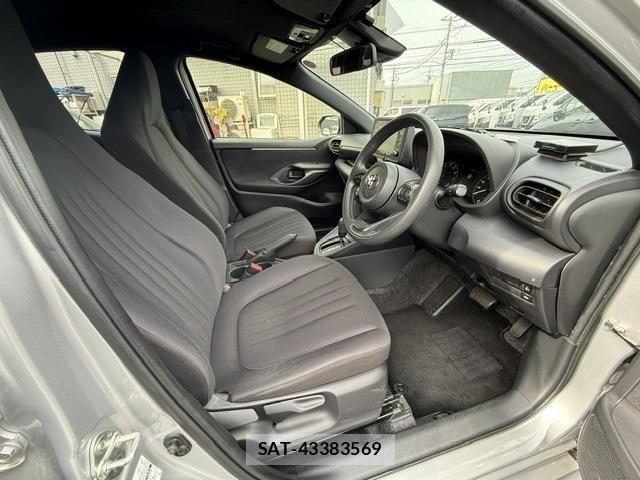 Toyota YARIS 2023-04 6678913-6