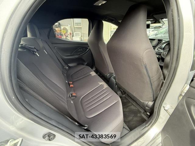 Toyota YARIS 2023-04 6678913-7