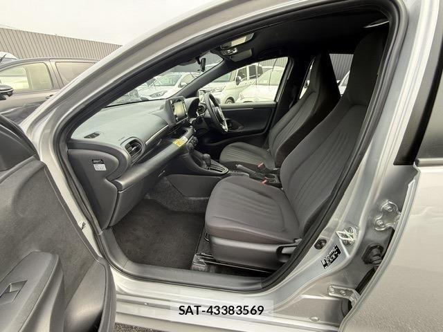 Toyota YARIS 2023-04 6678913-8