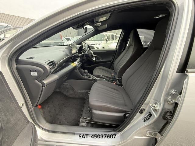 Toyota YARIS 2023-04 6678914-9