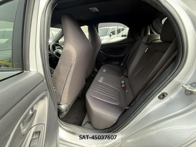 Toyota YARIS 2023-04 6678914-10