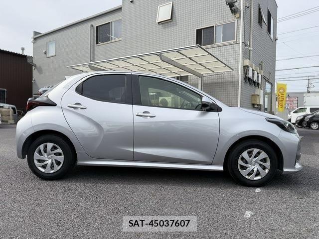 Toyota YARIS 2023-04 6678914-17