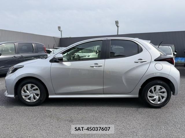 Toyota YARIS 2023-04 6678914-18