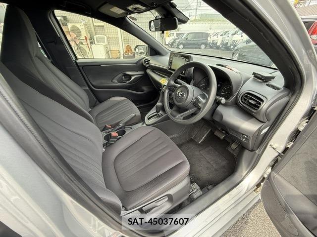 Toyota YARIS 2023-04 6678914-7
