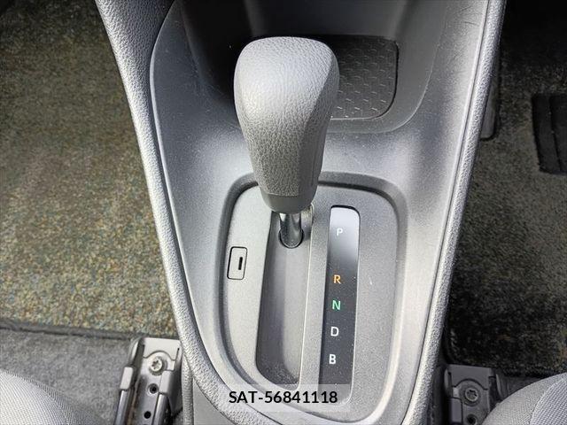Toyota YARIS 2021-05 6684095-21