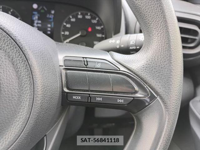 Toyota YARIS 2021-05 6684095-24