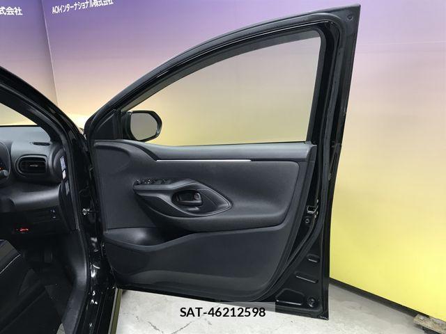 Toyota YARIS 2021-12 6691359-23