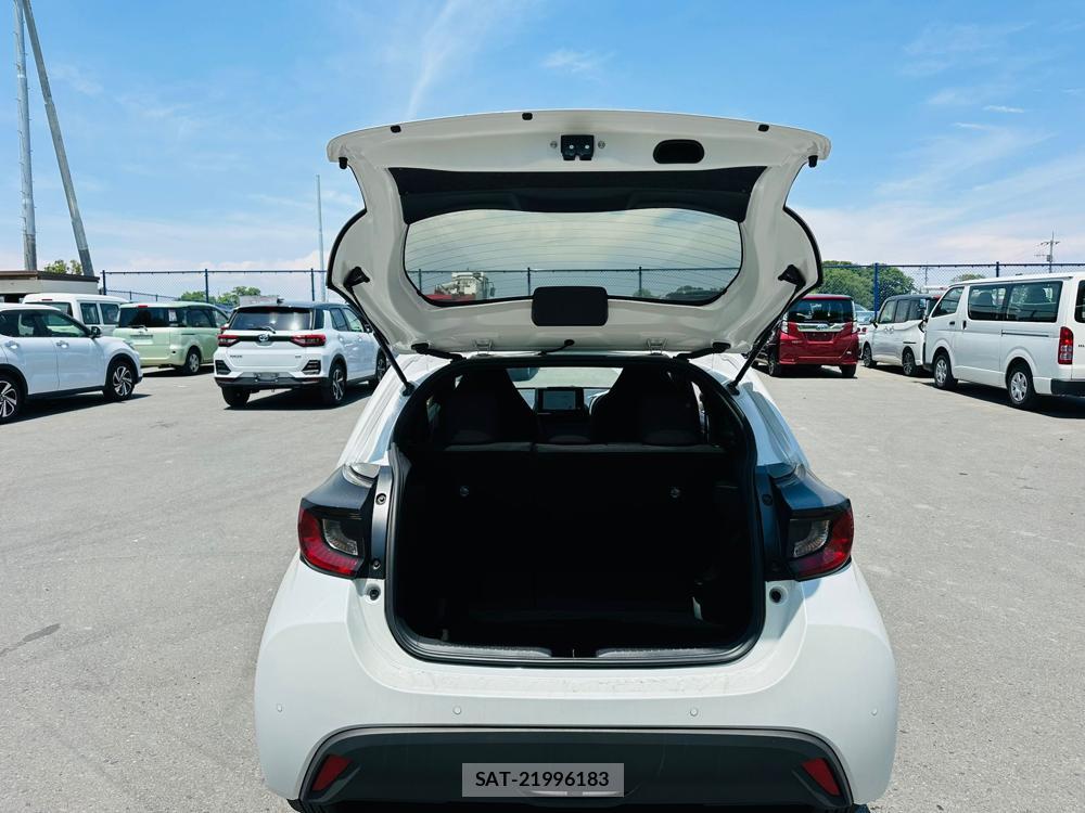 Toyota YARIS 2024 6714464-25