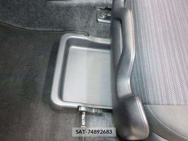 Toyota YARIS 2020-10 6818241-7