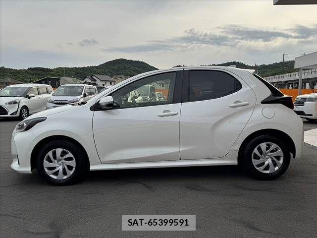 Toyota YARIS 2021-05 6818252-11