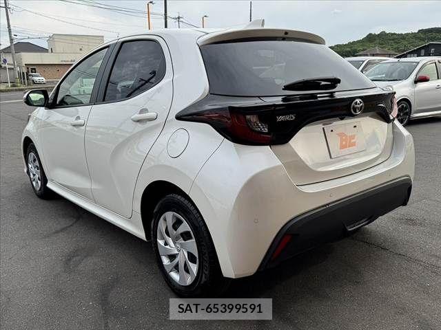 Toyota YARIS 2021-05 6818252-12