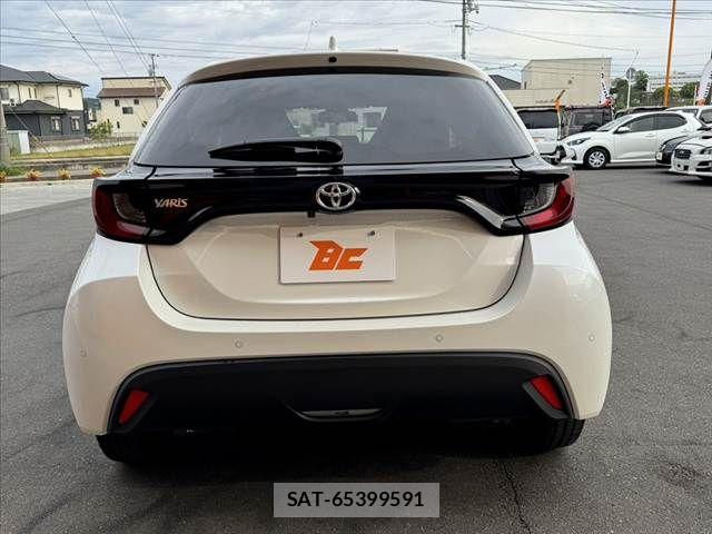 Toyota YARIS 2021-05 6818252-13