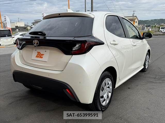 Toyota YARIS 2021-05 6818252-14