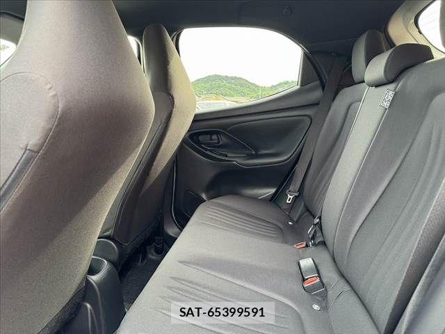 Toyota YARIS 2021-05 6818252-18