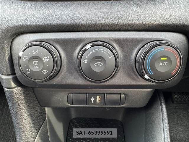 Toyota YARIS 2021-05 6818252-20