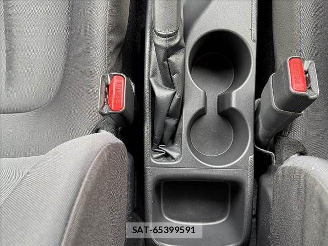 Toyota YARIS 2021-05 6818252-21