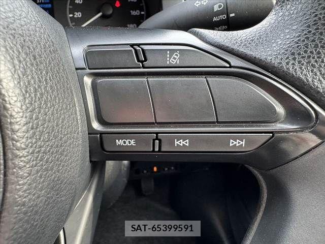 Toyota YARIS 2021-05 6818252-24