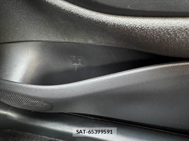Toyota YARIS 2021-05 6818252-27