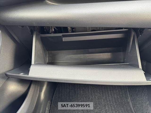 Toyota YARIS 2021-05 6818252-28