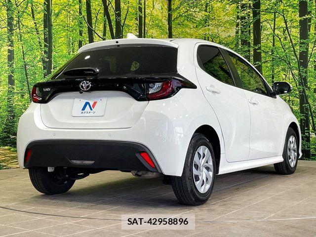 Toyota YARIS 2023-03 6818243-16