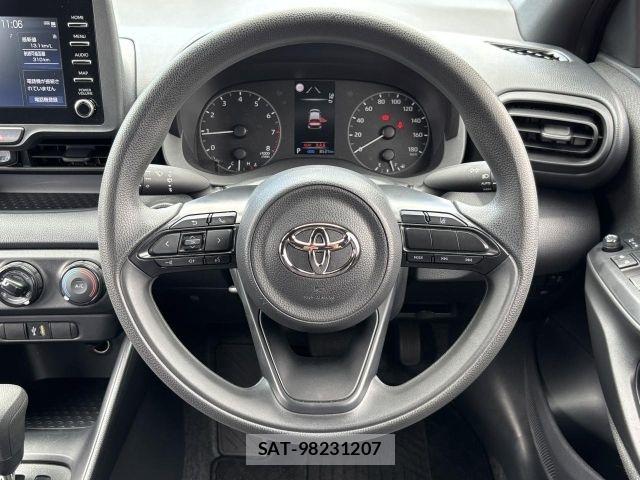 Toyota YARIS 2022-06 6818242-11