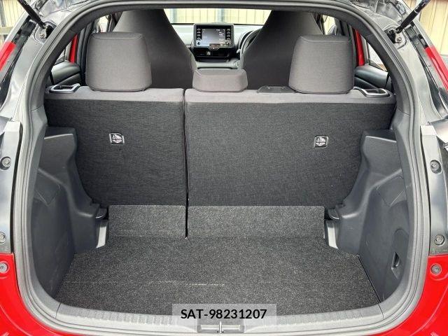 Toyota YARIS 2022-06 6818242-14
