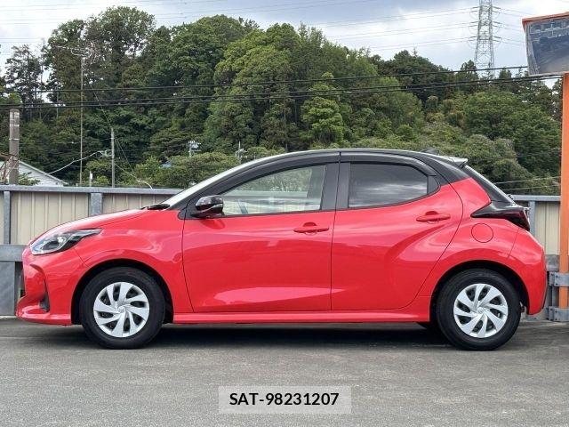 Toyota YARIS 2022-06 6818242-15