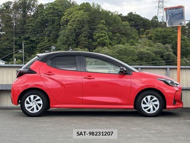 Toyota YARIS 2022-06 6818242-19