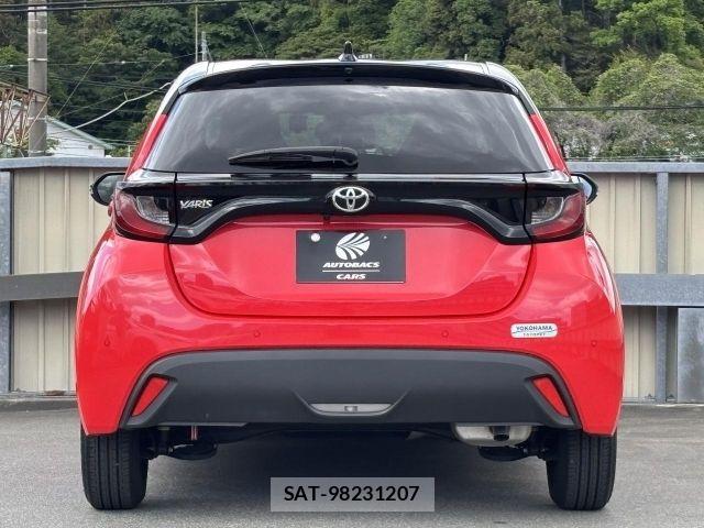 Toyota YARIS 2022-06 6818242-20