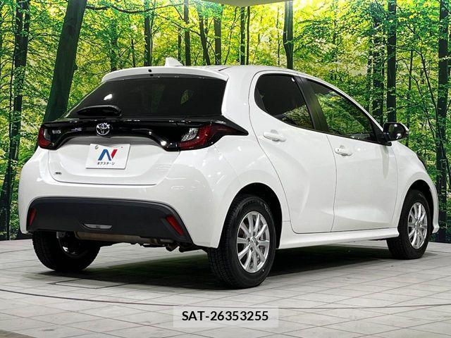 Toyota YARIS 2022-07 6818237-16