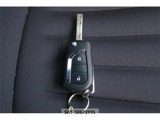Toyota YARIS 2021-04 6818240-21