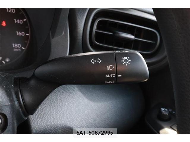 Toyota YARIS 2021-04 6818240-24