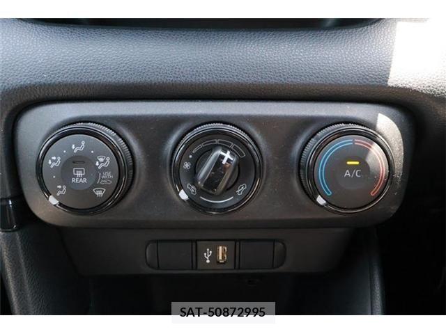 Toyota YARIS 2021-04 6818240-26